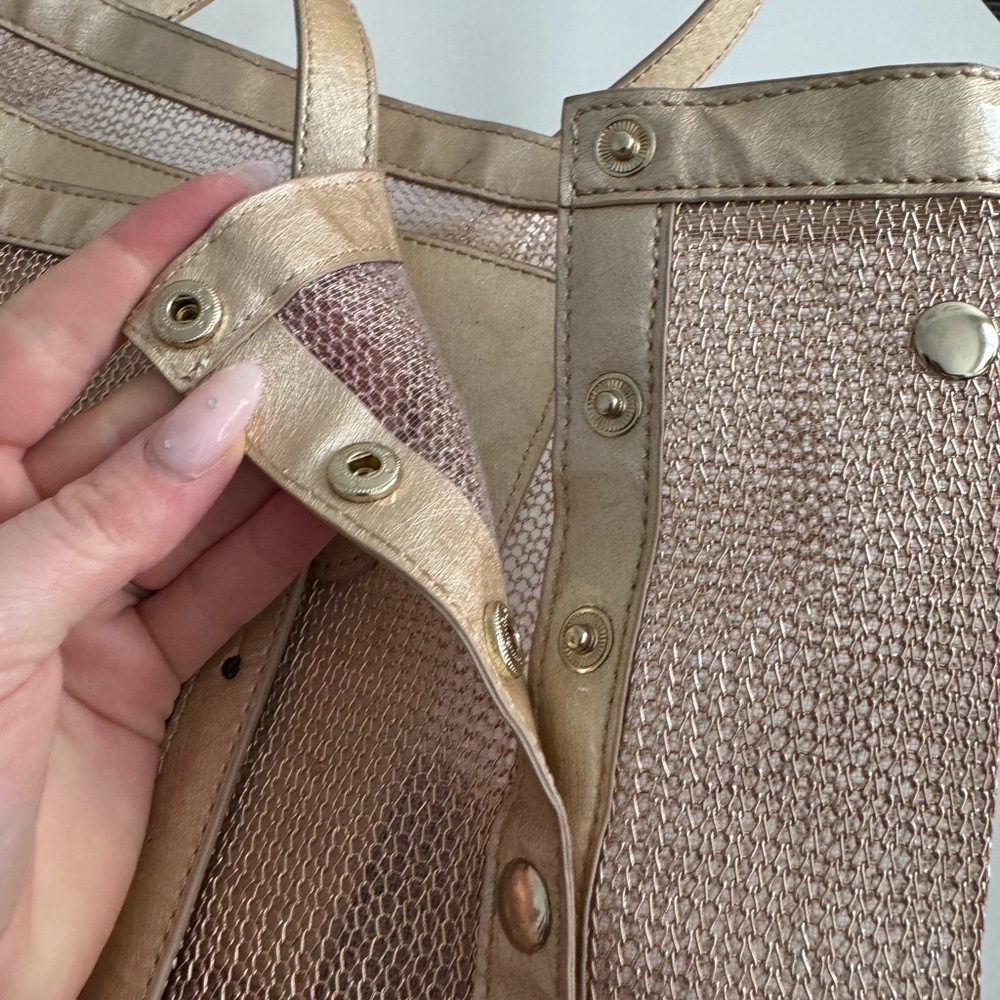 POP BAG Italy Shimmering Gold Tote Like New Mesh Bag Retail $200 - Picture 4 of 4